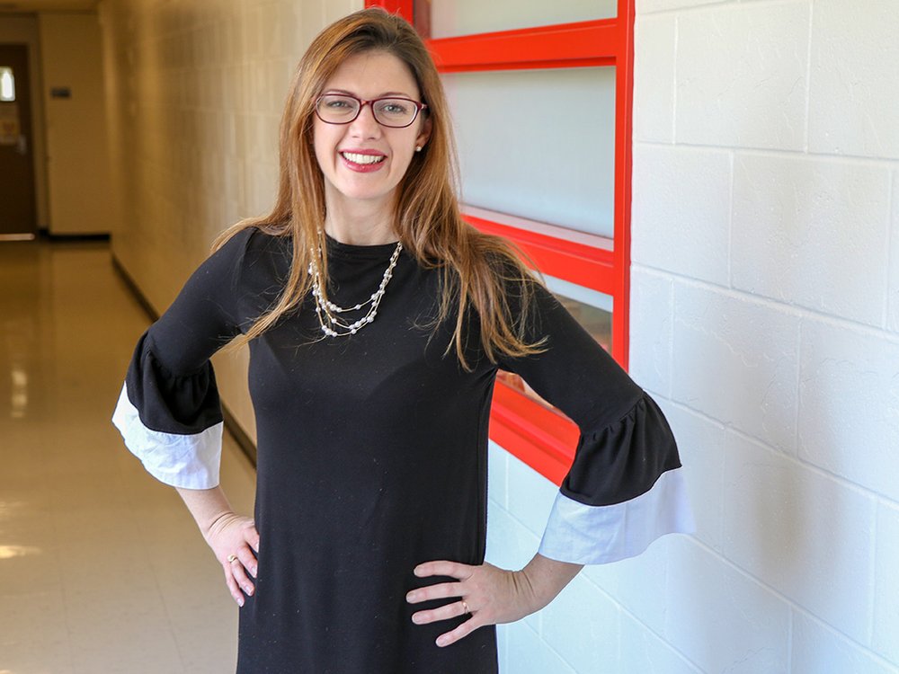 Professor Ana Andreazza wearing a black dress with a pearly necklace